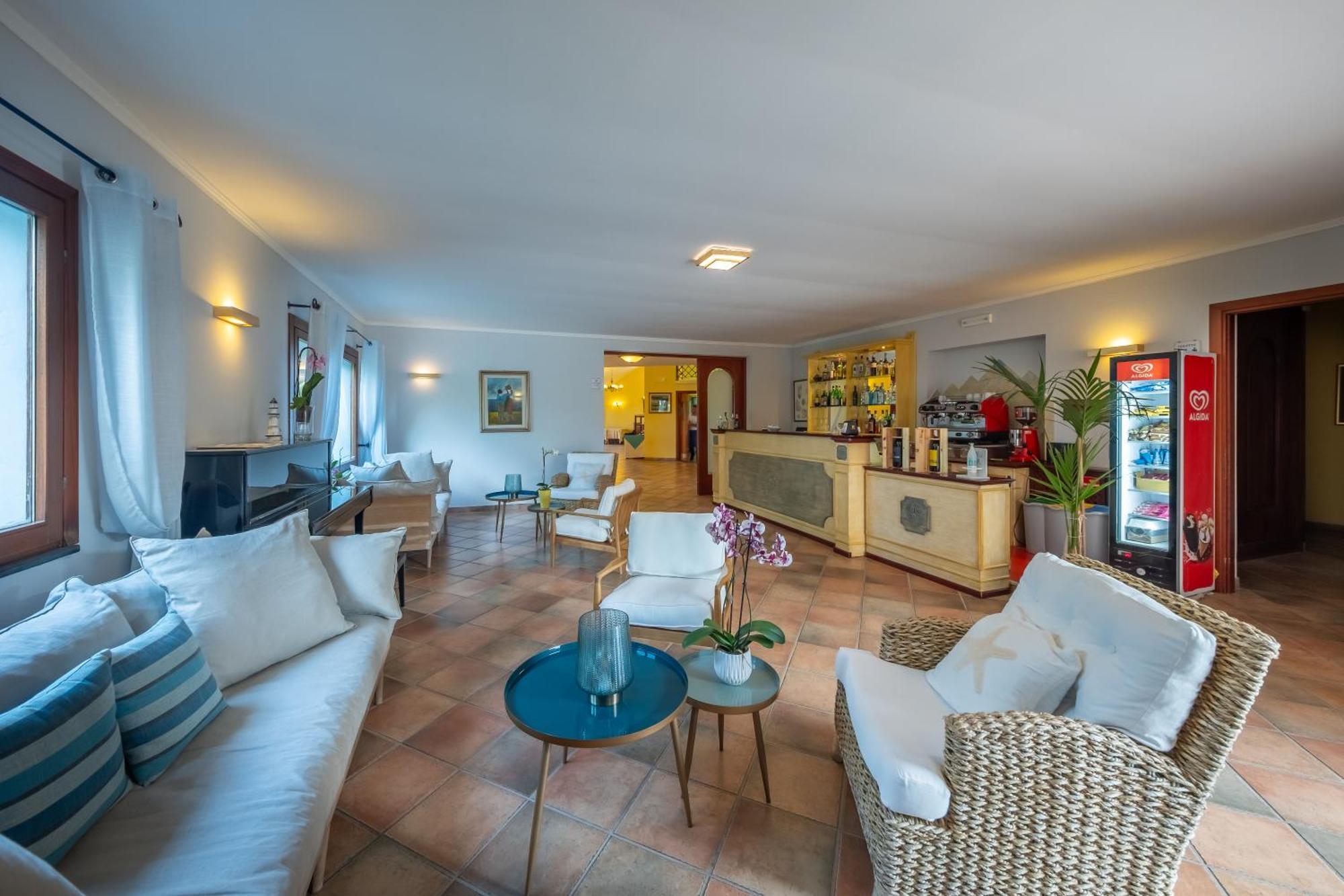 Hotel Luci Del Faro Калазета Екстериор снимка