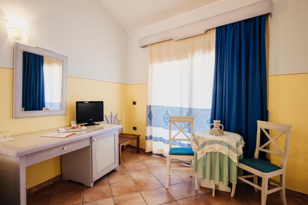 Hotel Luci Del Faro Калазета Екстериор снимка